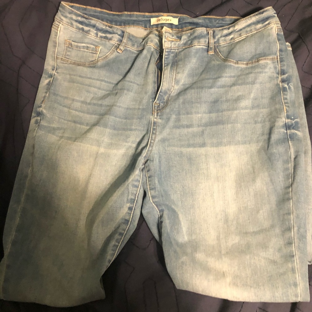 Refuge light wash jeans